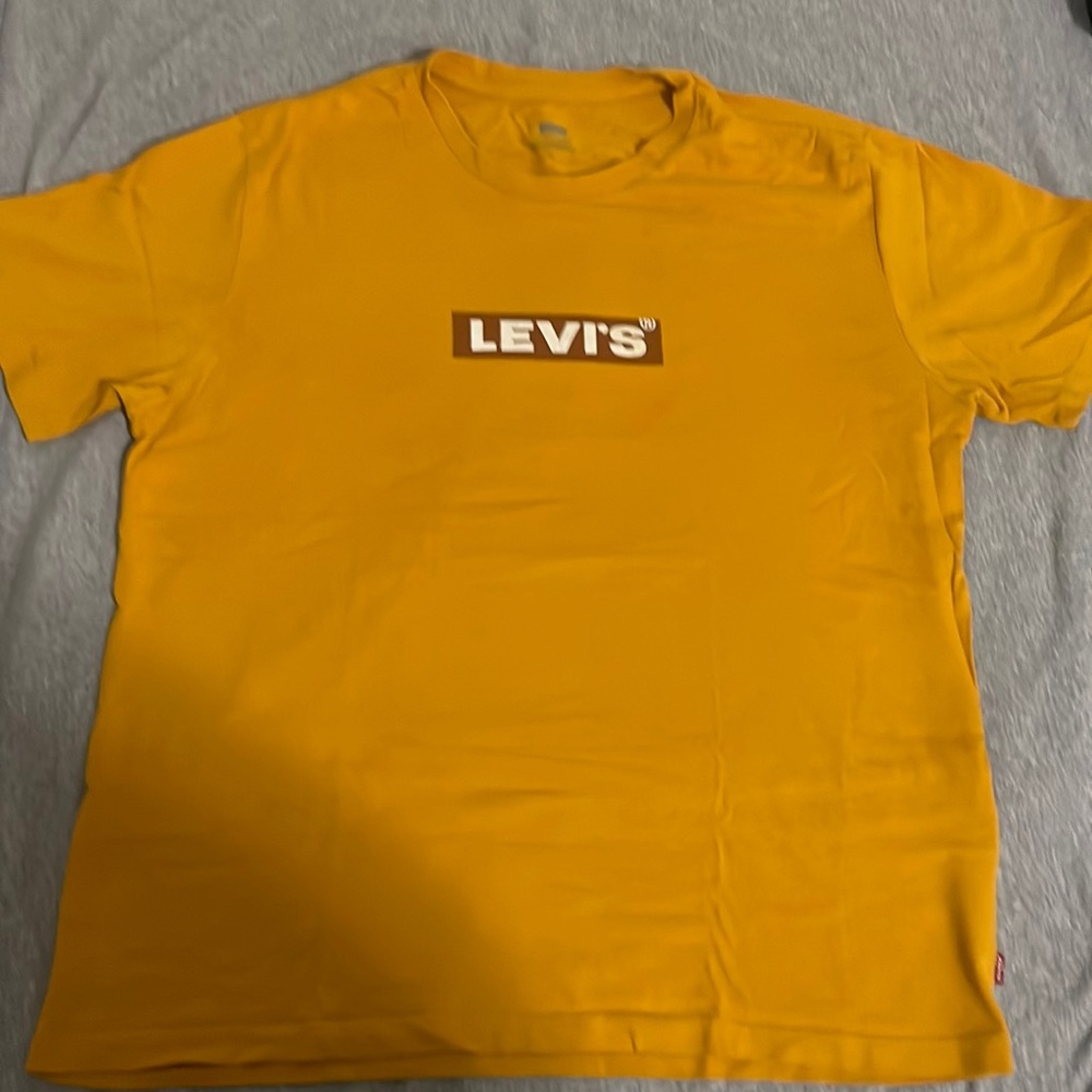 Levi’s Yellow T-Shirt Size M